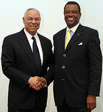Michael Banner confers with former US Secretary of State Colin Powell at Urban Land Institute Fall Meeting in Denver, Colorado